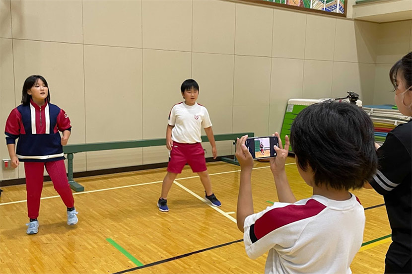 マネして学べるアプリ「AIスマートコーチ」で先生のダンス指導の負担軽減へ。釜石小学校の授業にプロダンサーも特別参加！