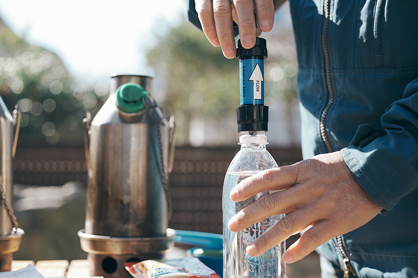 この浄水器は人工透析にも使用される、0.1ミクロンの穴が無数に空いたフィルターが内蔵されており、小型ながら38万リットルもの浄水が可能なアイテム