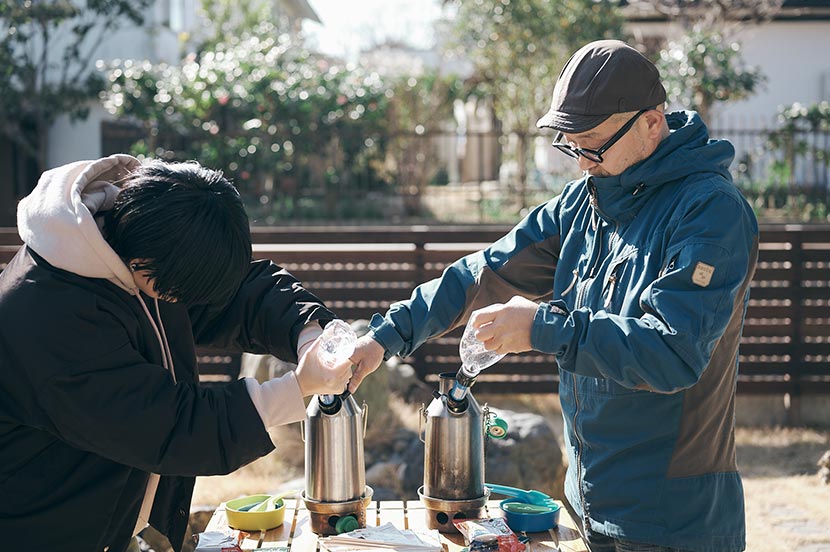 ペットボトルをギュッと押すだけで簡単に浄水完了。ここまで問題なくクリアです