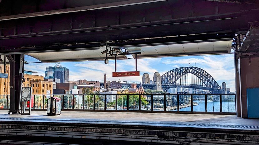 オペラハウスのある市街中心部から街歩きスタート。ダイナミックな建造物を際立たせる撮影テクニックも紹介