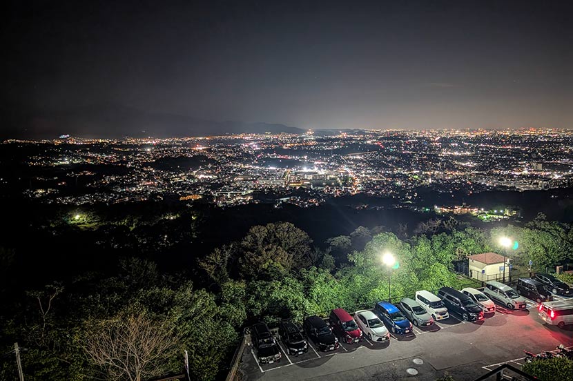 露出補正の写真例③ 湘南平の展望台
