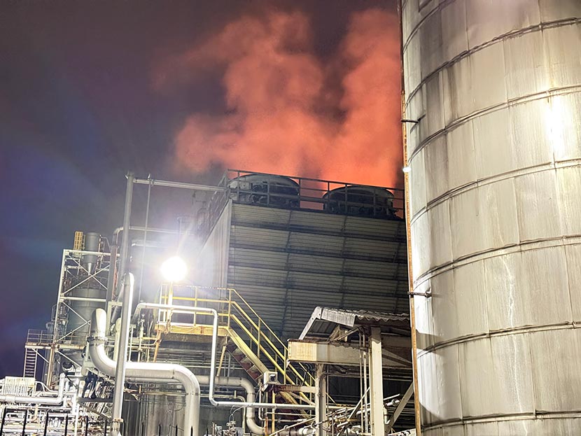 露出補正の写真例④ 工場夜景