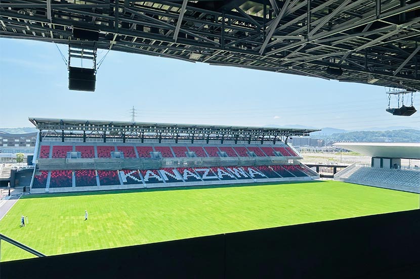 北陸初のフットボール専用スタジアム「金沢ゴーゴーカレースタジアム」