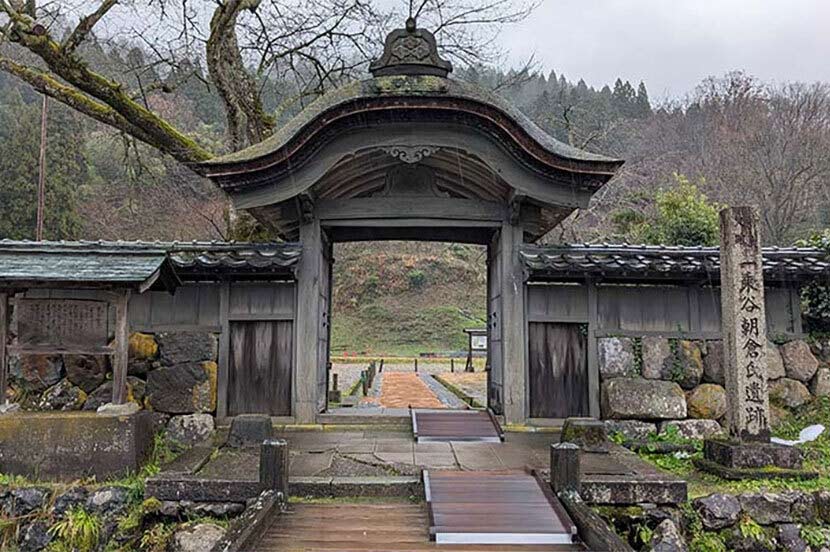 全国でもまれな大規模遺跡「一乗谷朝倉氏遺跡」