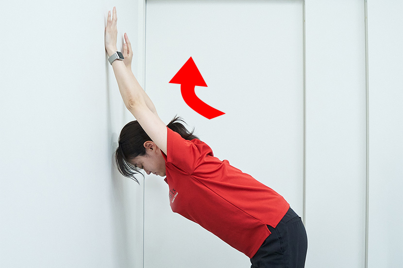 お尻を突き出すように意識すると、より良いストレッチの姿勢が作れます