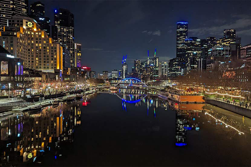 メルボルンの食とコーヒー文化を満喫し、美しき州立図書館へ