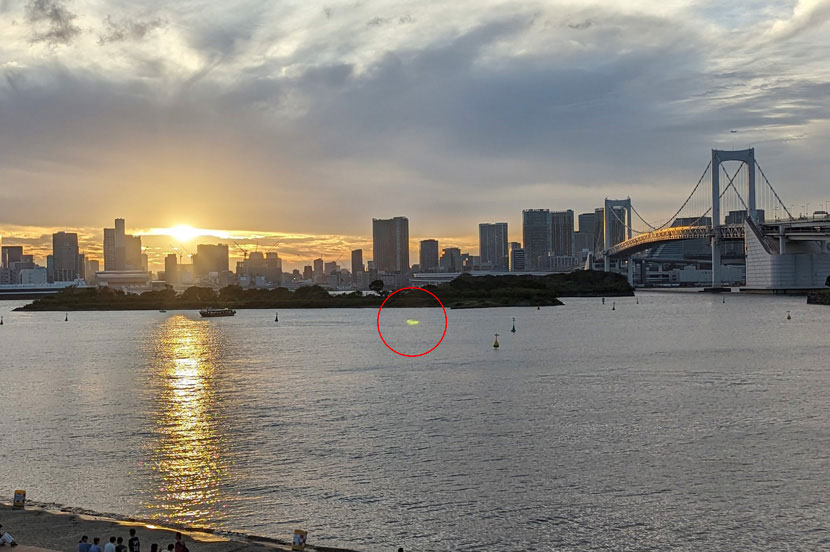 ケース④ 風景写真の中に怪しい緑の点… 安心してください、広角レンズにおまかせを