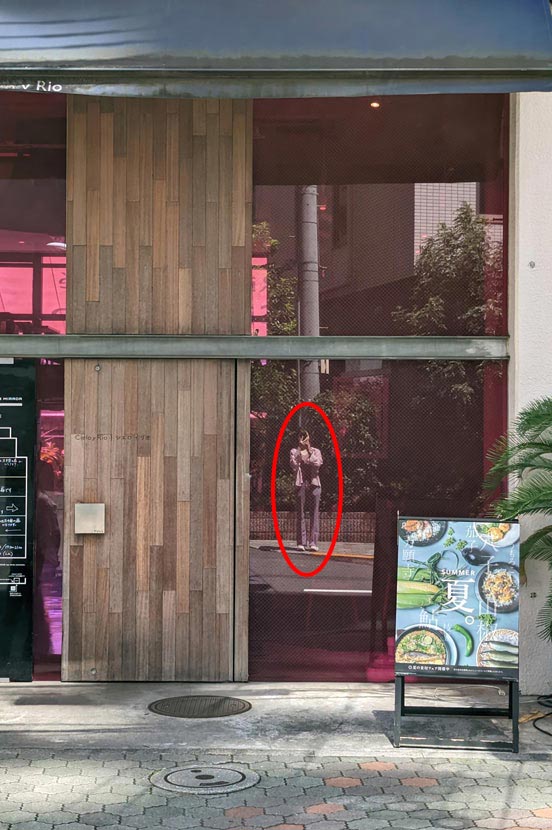 ケース③ ガラスへの映り込み、あきらめていませんか? 防ぐには角度がポイントなんです