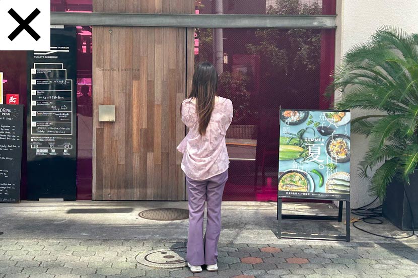 【実践してみよう】撮影する場所を少しだけ変えて、映り込みを回避