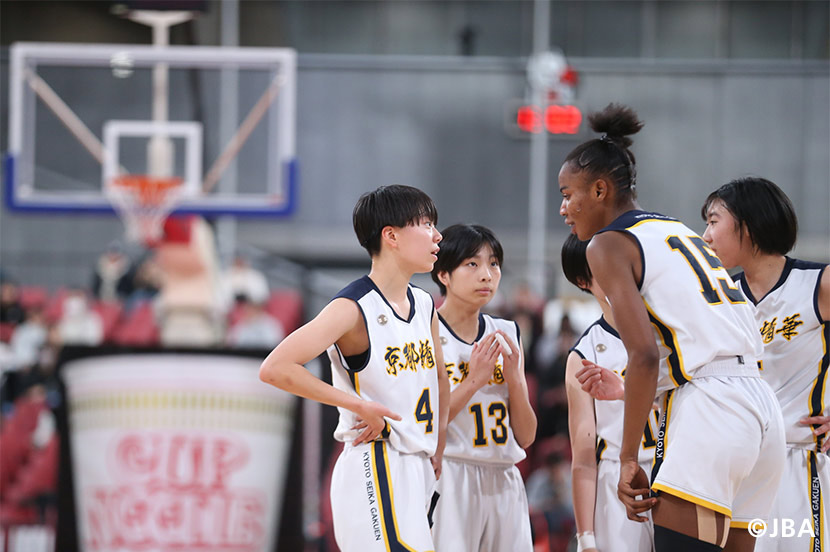 高校バスケ日本一を賭けた熱いバトルに、観客も声援!