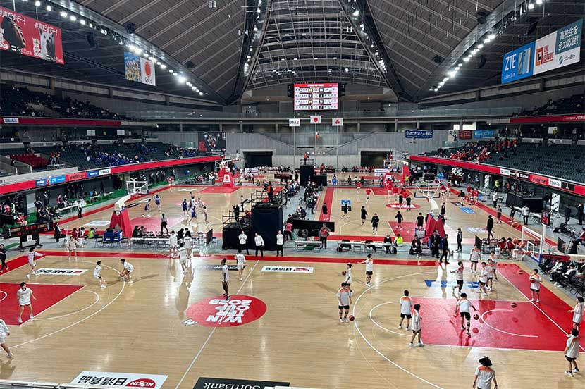 高校バスケ日本一を賭けた熱いバトルに、観客も声援!