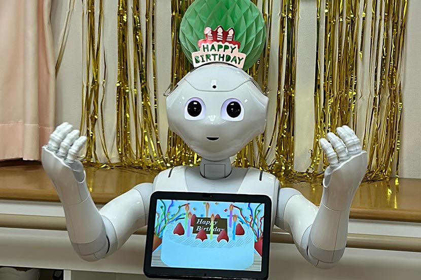 介護施設のおじいちゃんおばあちゃん、パワーパフボーイズが10回目の誕生日を祝福!