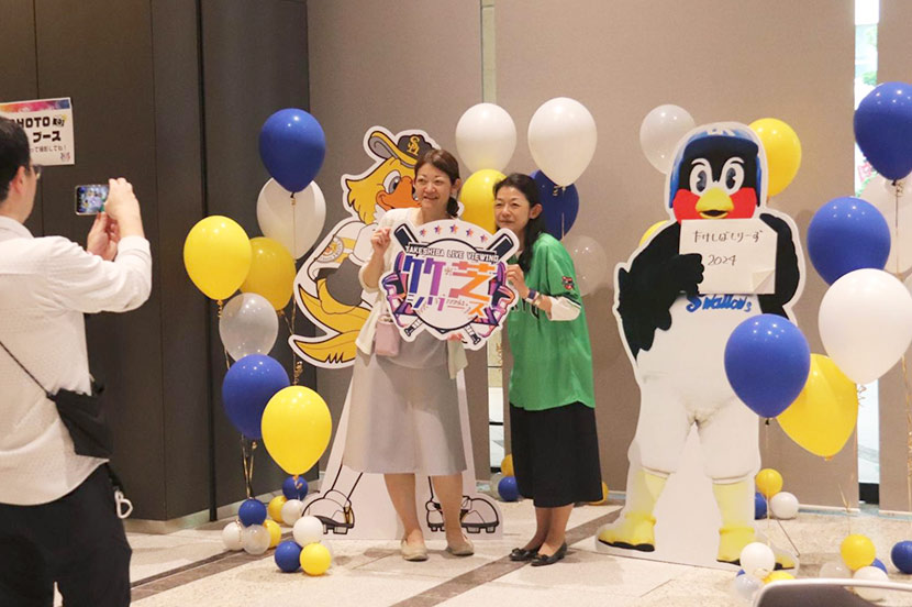 18時プレイボール! 開始直後から会場のボルテージはMAXに!!