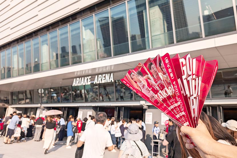 気温も観客も沸騰！ 試合前からグッズや記念撮影で盛り上がる