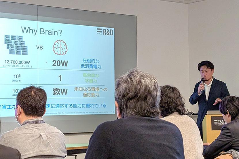 先端技術研究所 先端5G高度化推進室 室長の朝倉慶介