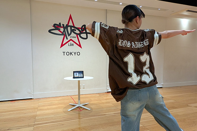 「AIスマートコーチ」のお手本動画でダンスのフリを事前にチェック!