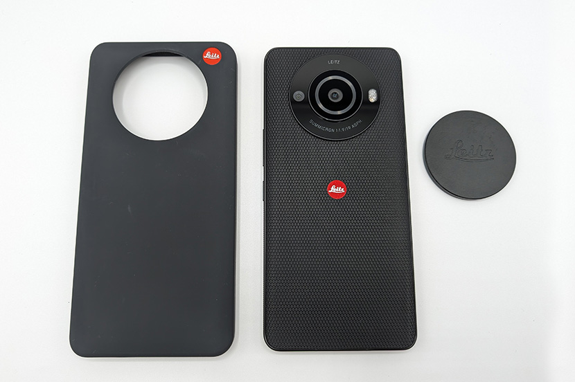レザー調&ローレット加工など、ライカの世界観を追求したデザイン