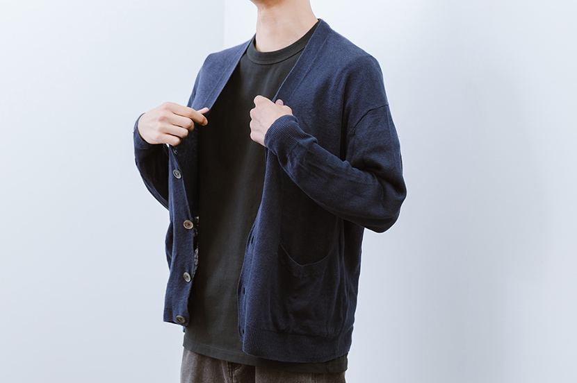 衣服雑貨は、色の濃いものをチョイス!