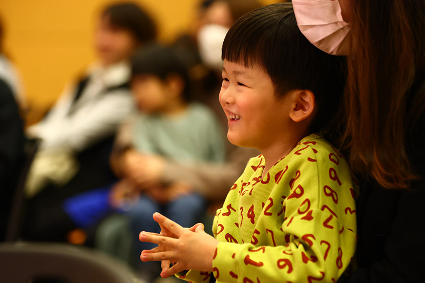 音楽の持つ力で子どもたちに笑顔を。アーティストが病院でライブを開催