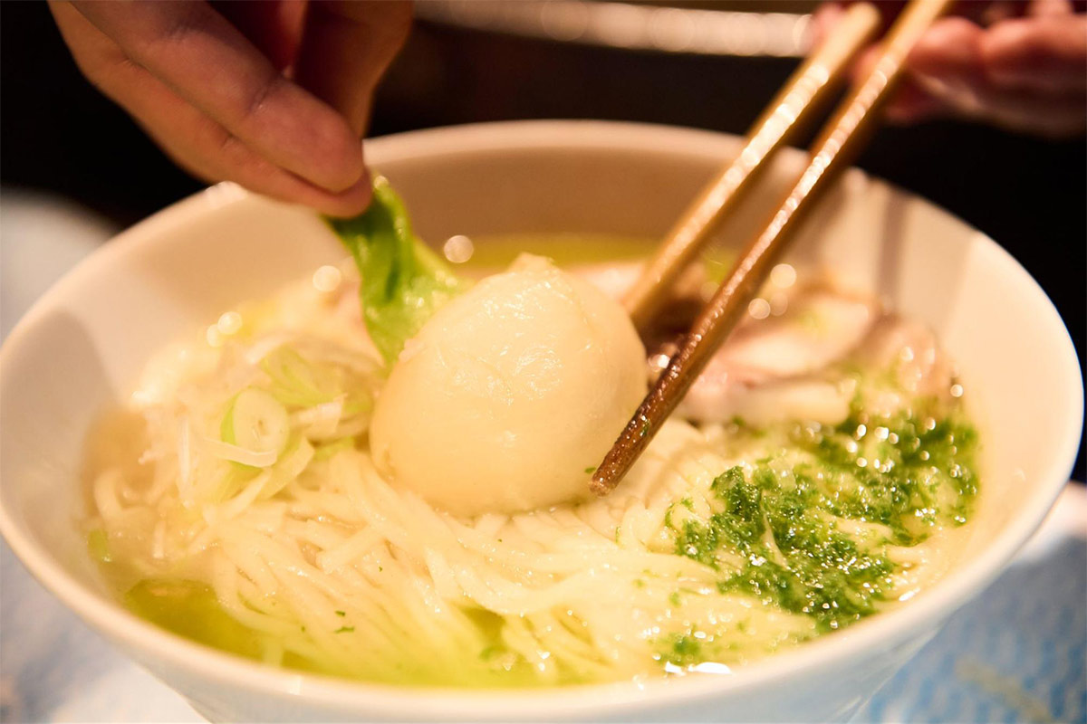 かぶが余すことなく丸ごと一杯に使われているオリジナルラーメンのヒミツ