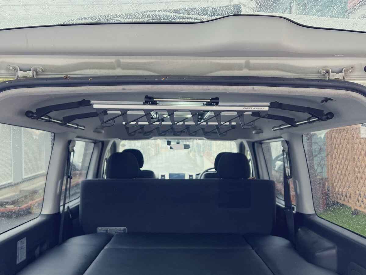 車内の天井に取り付けるロッドホルダーは車検に通る？車検対応について 