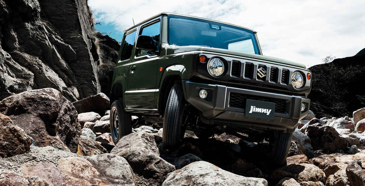 4*m様 スズキ ジムニー 運転しています。 スズキ・ジムニーXC（4WD/5MT）【試乗記】 すべてはオフロードの