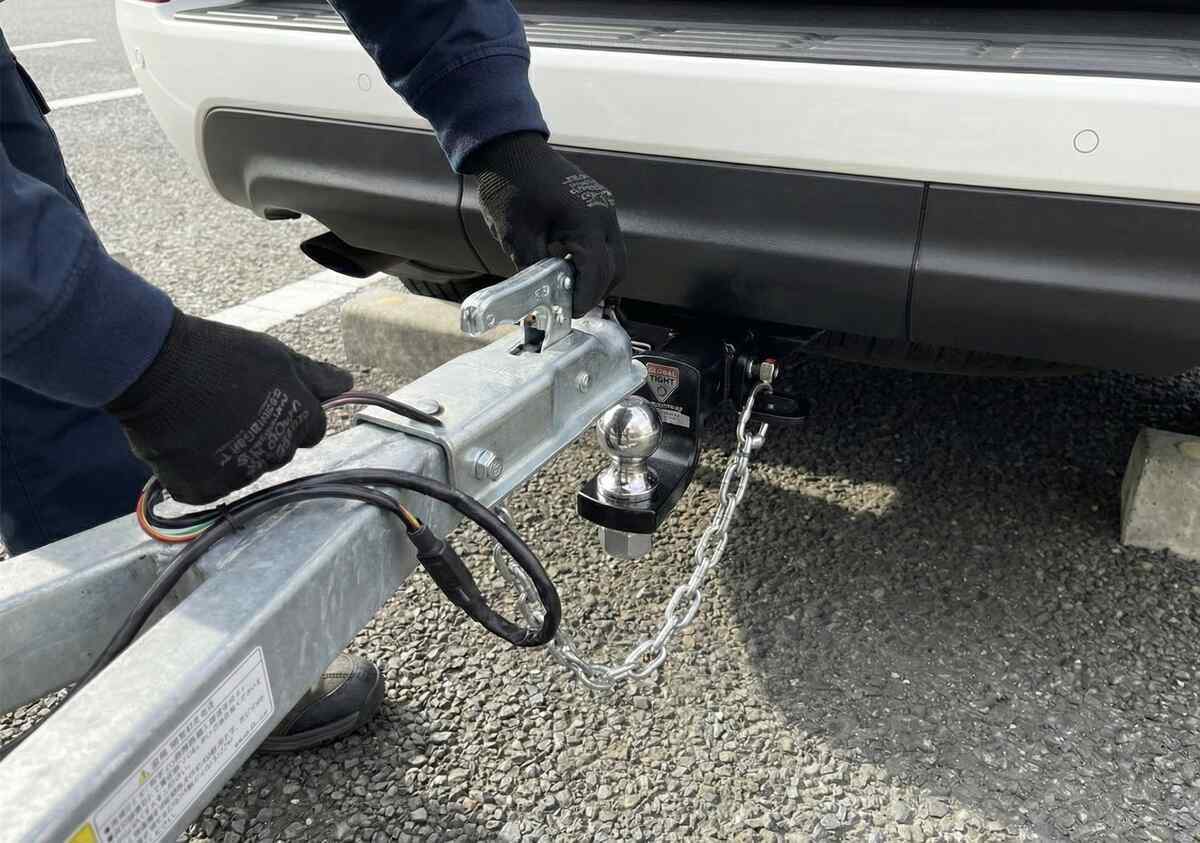 ヒッチメンバーは車検に通る？けん引免許は必要？950登録の要否など 