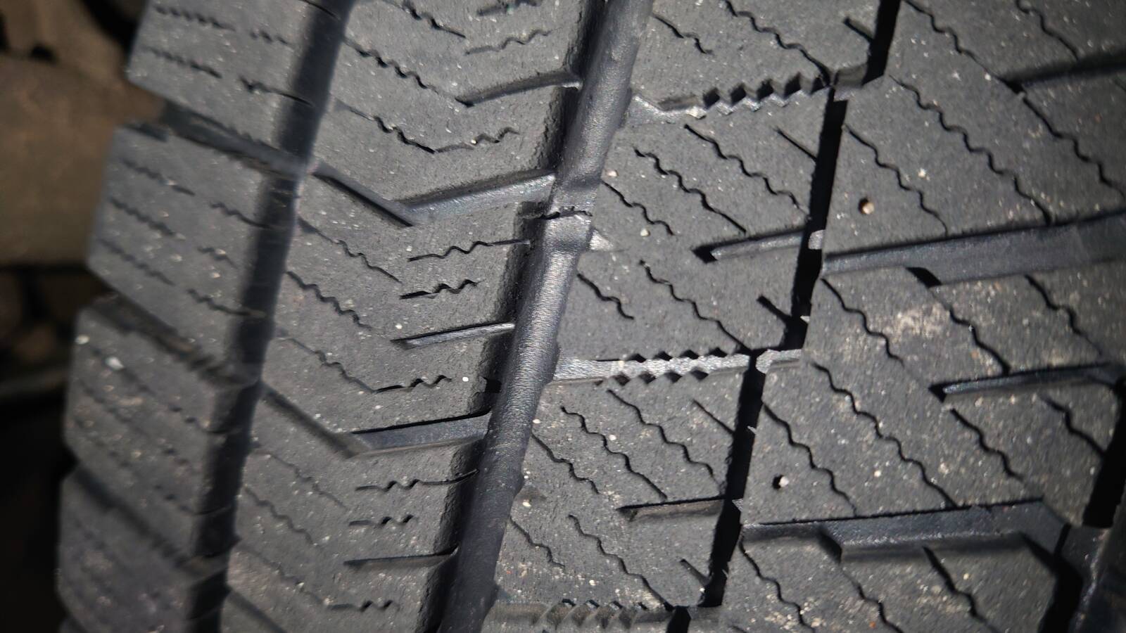 雪国インプレ】5年目のスタッドレスはまだ使える？実際に履いてみた 