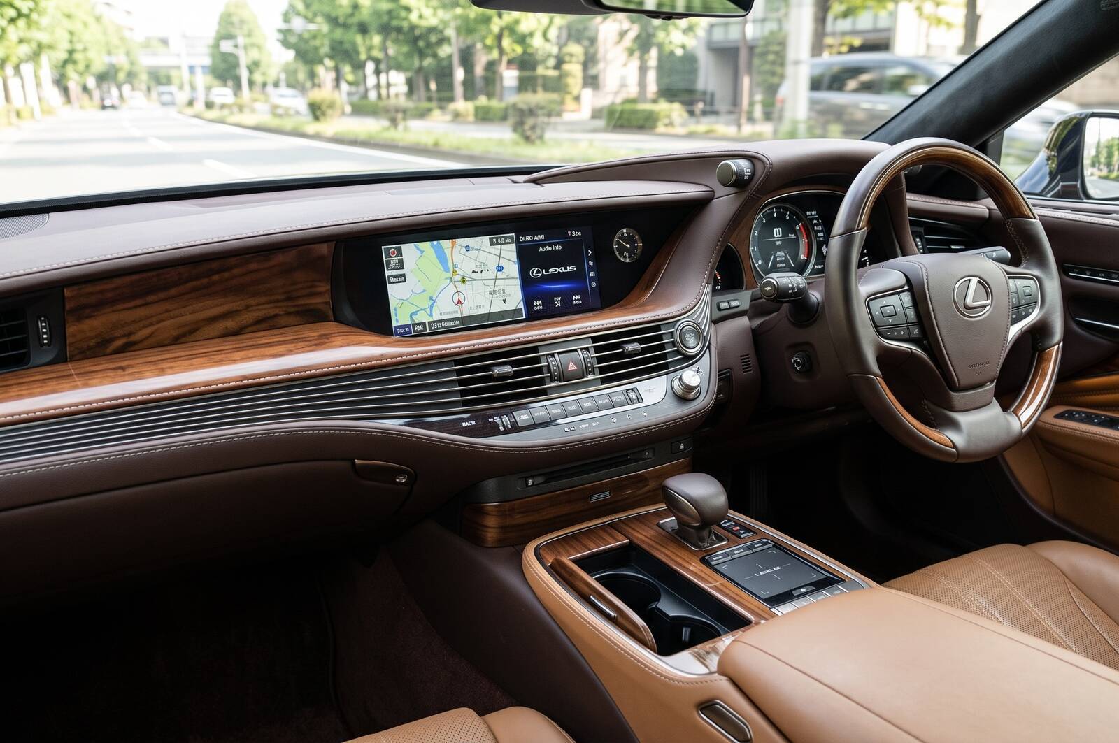 木目調はダサい！？車内インテリアのウッドパネルが廃れた理由と最新