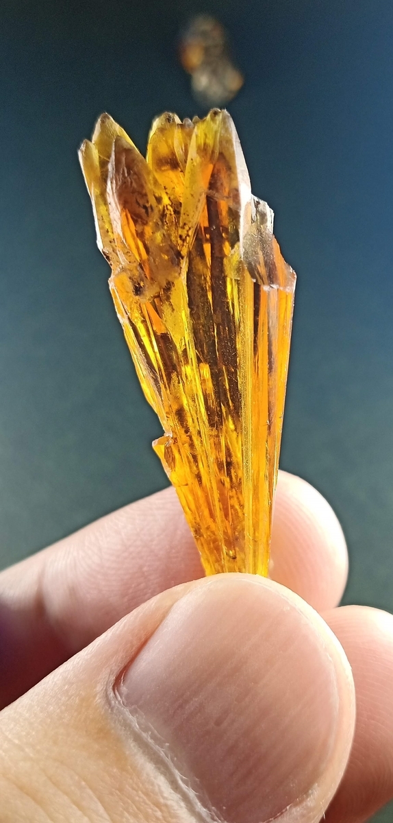 趣味の鉱物収集 スペサルティン付き水晶 燐光カルサイト - 家の事とか