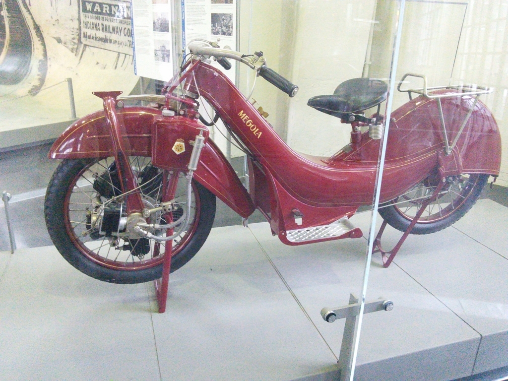 95年前製造 Ff 650cc 星型５気筒 14馬力 最高速109km ギア無しバイクってなーんだ 乗れよ さらば道は開かれん