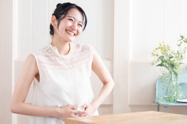 健やかな朝の女性