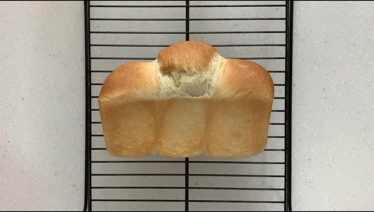 貝印のスリムパウンド型で焼いたパン