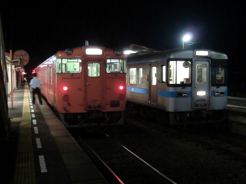 讃岐津田駅でキハ47国鉄色と1000形が Jr撮影日記