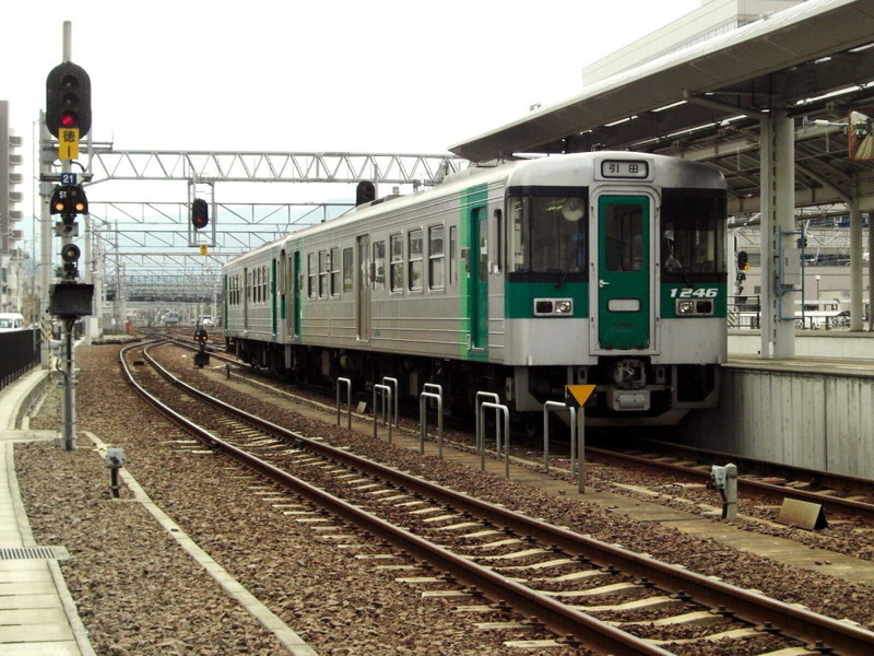 JR四国 1200形3連連結 高松駅 - JR撮影日記