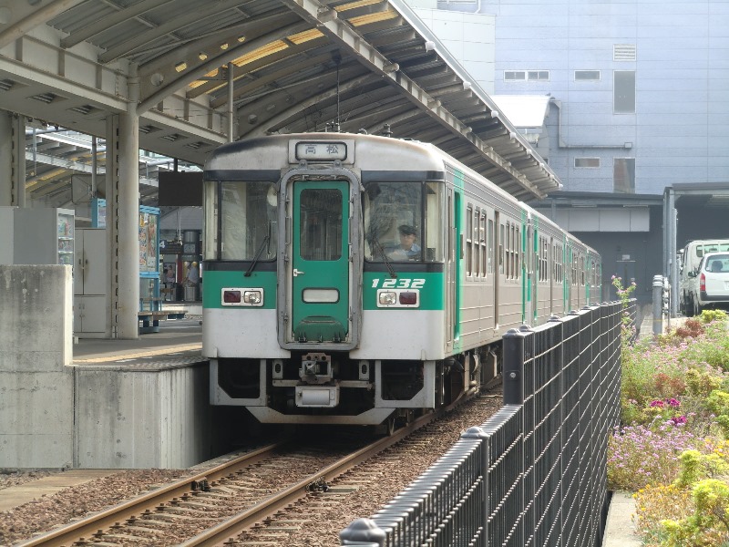 高松駅で1200形4両編成が - JR撮影日記