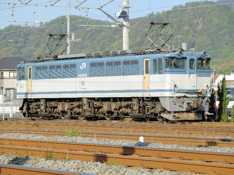 2012年4月 EF65-1061号機の側面のプレートが白プレートだった - JR撮影日記