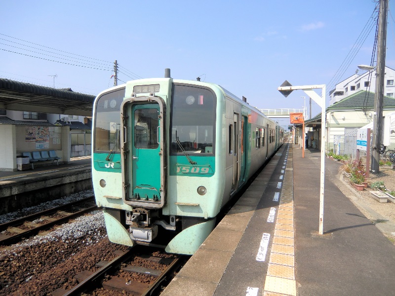 屋島駅で「阿波池田」行きの行先表示が - JR撮影日記