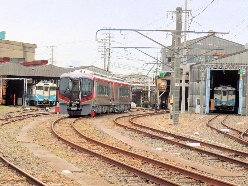 多度津工場で新型特急2600系の他にキハ47が Jr撮影日記