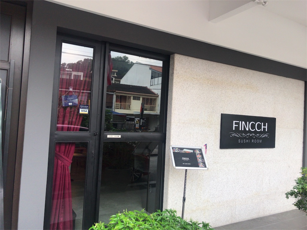 Fincch - またマレーシアに住むらしい。今度は猫も。
