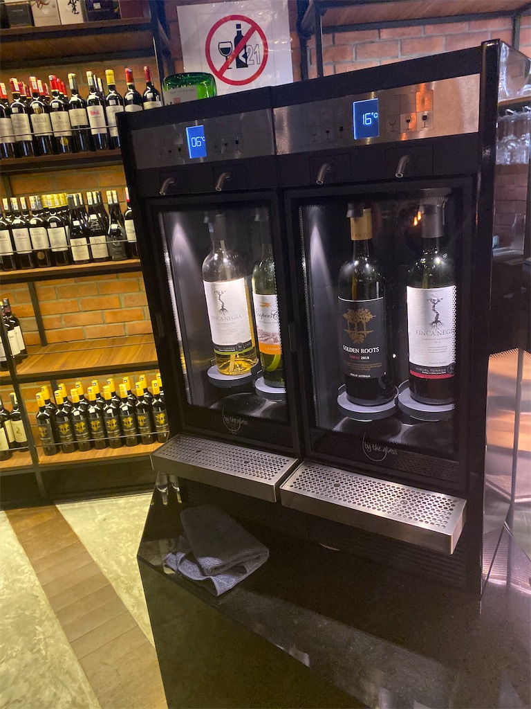 洋) Wine Loft Desa Parkcity またマレーシアに住むらしい。今度は猫も。