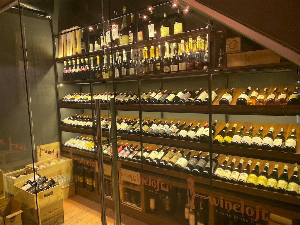 洋) Wine Loft Desa Parkcity またマレーシアに住むらしい。今度は猫も。