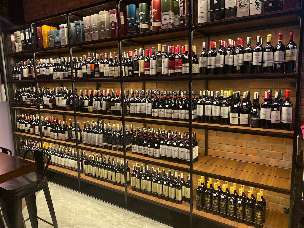 洋) Wine Loft Desa Parkcity またマレーシアに住むらしい。今度は猫も。