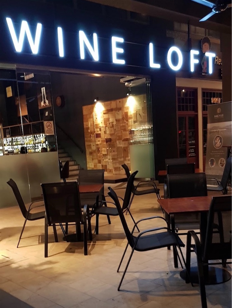洋) Wine Loft Desa Parkcity またマレーシアに住むらしい。今度は猫も。