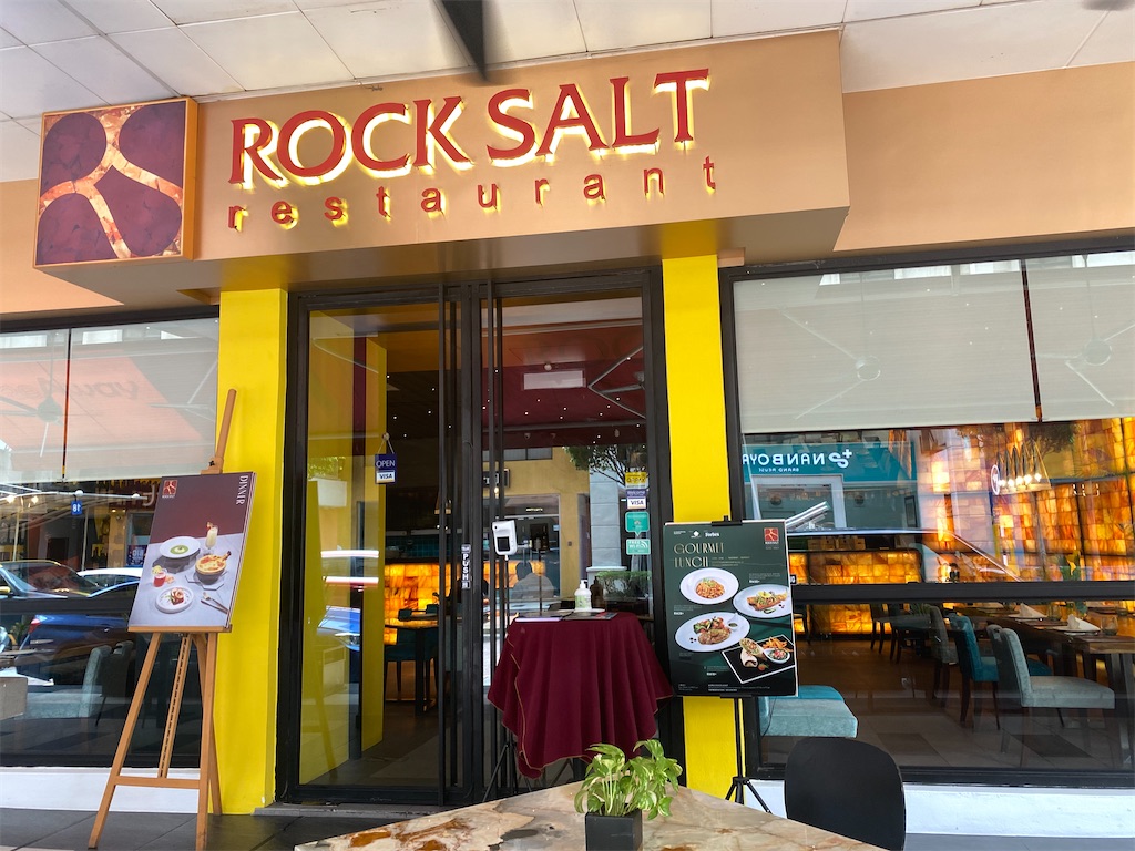 洋) ROCK SALT Hartamas またマレーシアに住むらしい。今度は猫も。