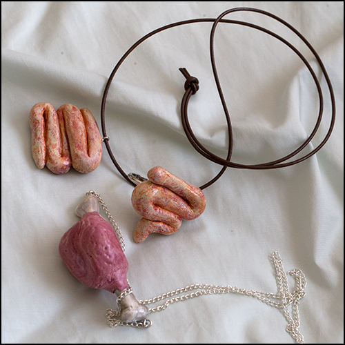ホルモンと肉のアクセサリー