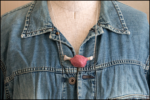 肉ペンダント装着例