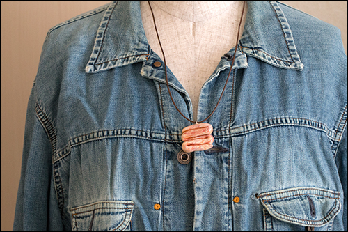 腸ペンダント装着例