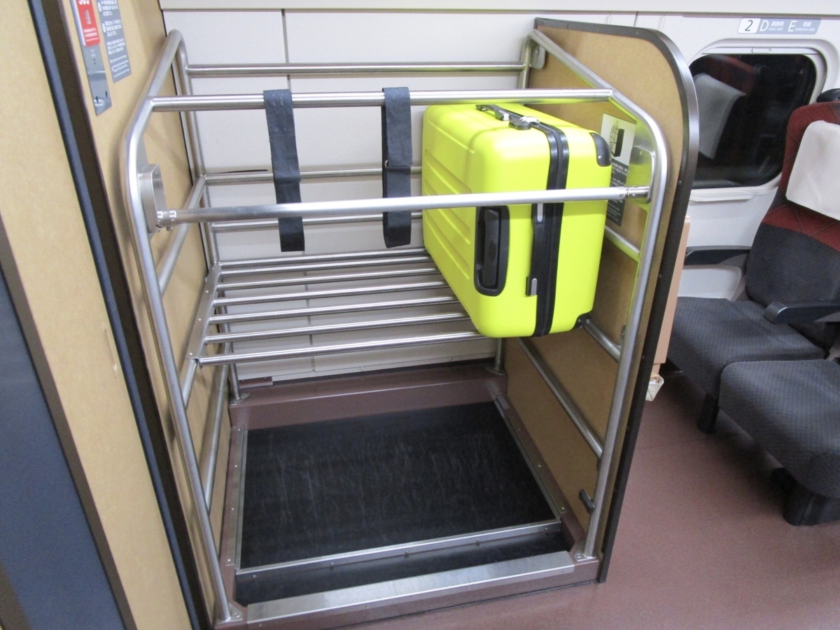 北陸・上越新幹線（E7系）の荷物置き場について