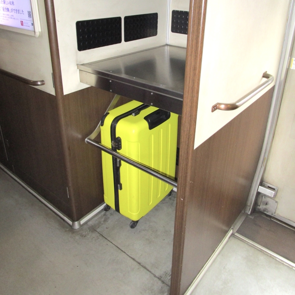 特急「スーパーはくと」の荷物置き場について